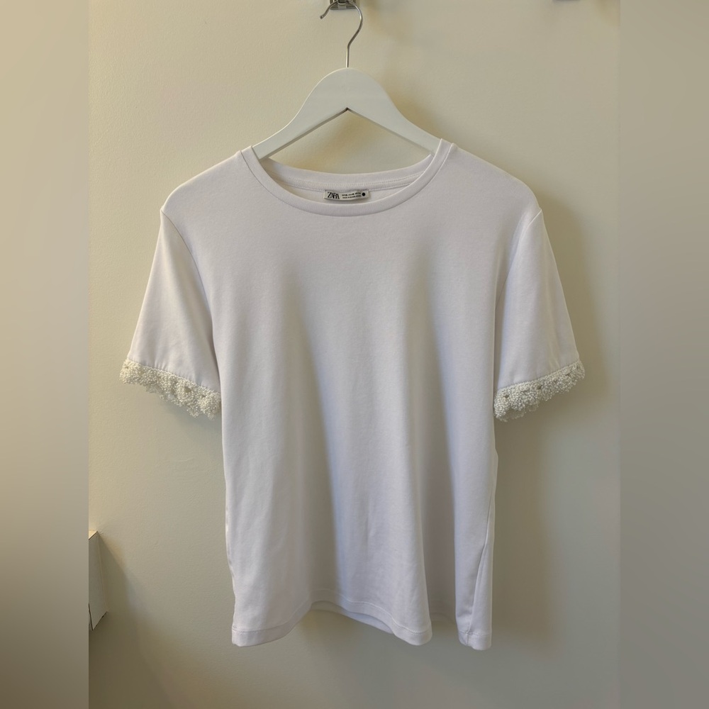 ZARA white Tshirt with pearl detail, Sz XL.